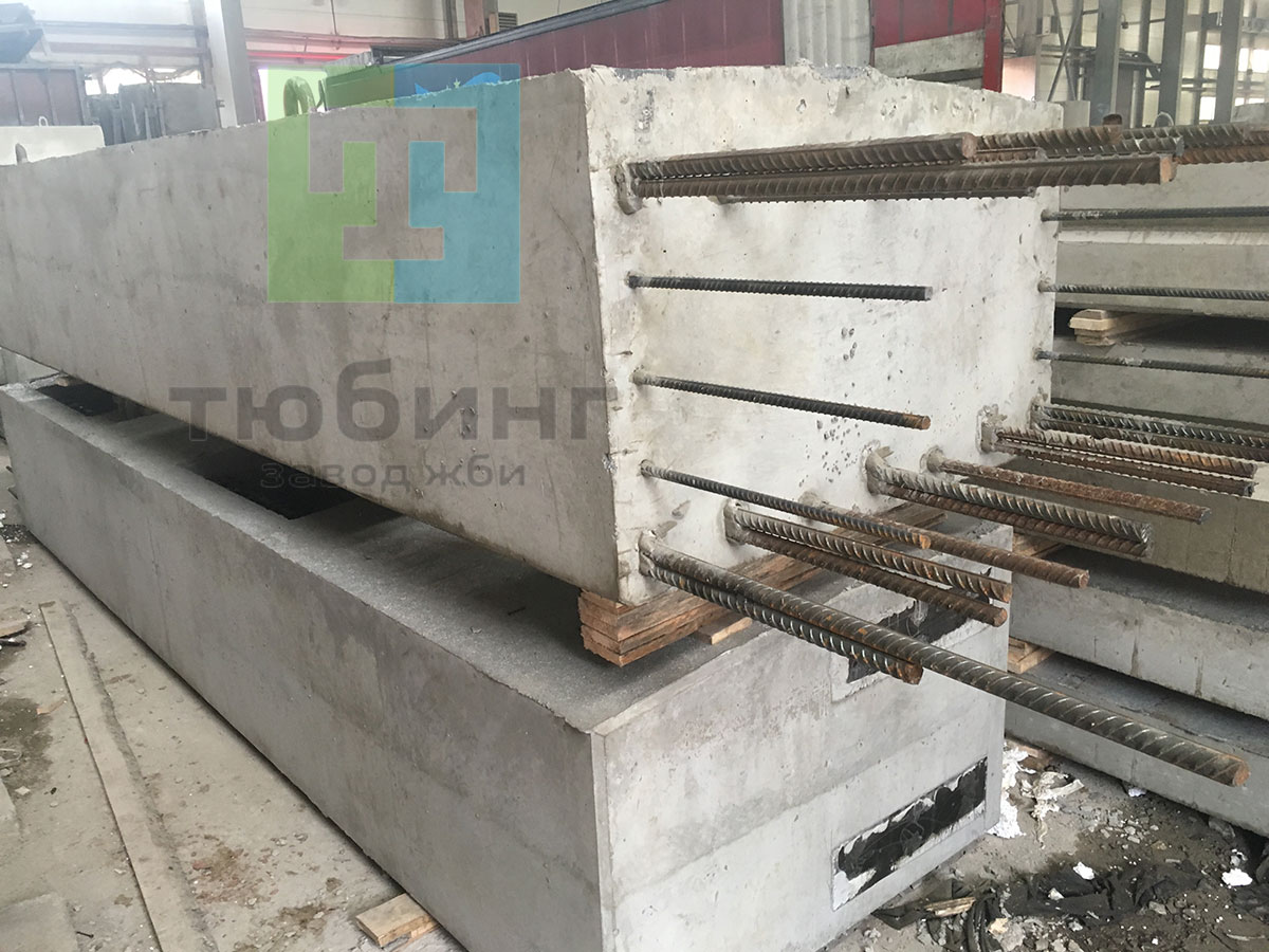 Завод ЖБИ Тюбинг выпускает по серии 3.503.1-75 выпуск 4 и выпуск 5 железобетонные изделия, применяемые при строительстве автодорожных мостов сборных железобетонных пролетами 6 и 9 метров на свайных опорах. Блоки насадок, плиты заборных стенок, блоки бордюра и плиты пролетного строения предназначены для районов строительства с сейсмичностью до 6 баллов и со средней температурой наружного воздуха наиболее холодной пятидневки минус 30°С и выше (плиты пролетного строения - минус 55°С и выше). Изделия изготавливаются из тяжелого бетона класса В25 (блоки бордюра – В30) морозостойкостью F200. Водонепроницаемость для плит заборных стенок и блоков бордюра - W6; для блоков насадок - W4; для плит пролетного строения - W2. Отпускная прочность бетона в зимнее время - 100%, в остальные периоды - не менее 70% проектной прочности. Изделия армируются пространственными каркасами, стержни в местах пересечения объединяются вязкой или контактной точечной сваркой. Сетки изготавливают при помощи сварки. При армировании изделий используется стержневая горячекатаная арматура периодического профиля класса A-III и стержневая горячекатаная гладкая арматура класса А-I по ГОСТ 5781-82. Монтажные петли изготавливаются из стержневой горячекатаной гладкой стали класса А-I марки ВСт3сп2 по ГОСТ 5781-82 или класса Ас-II марки 10ГТ.