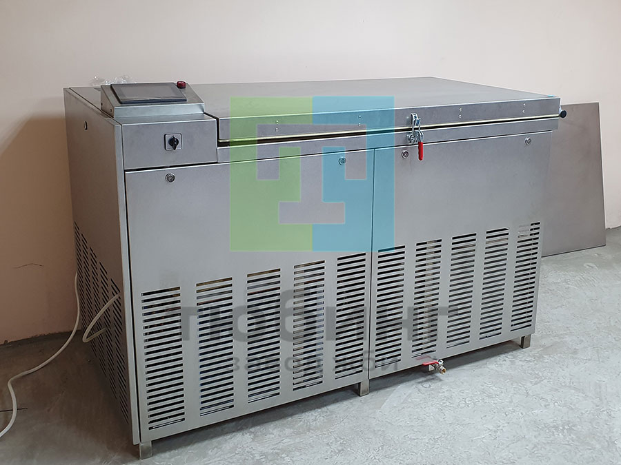 Климатическая установка МАС СМ–55/50 МАС–Н предназначена для работы в лаборатории завода ЖБИ Тюбинг. На установке МАС проводяться испытания бетонных образцов на морозостойкость, в том числе бетонов по ГОСТ 10060.0-95, 10060.1-95, 10060.2-95, 10060.3-95, 10060.4-95. 